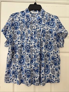 Jane + Delancey Blue Short Sleeve Floral, Lightweight Top